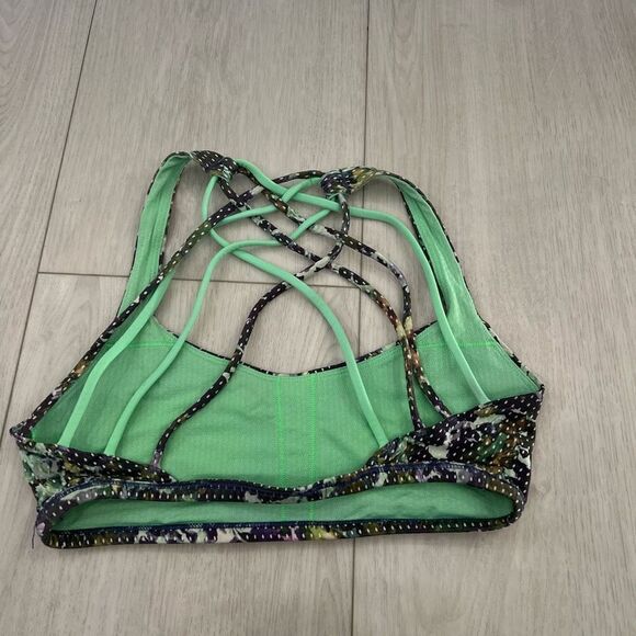 Lululemon Free To Be Wild Sports Bra size 4 - Picture 2 of 7